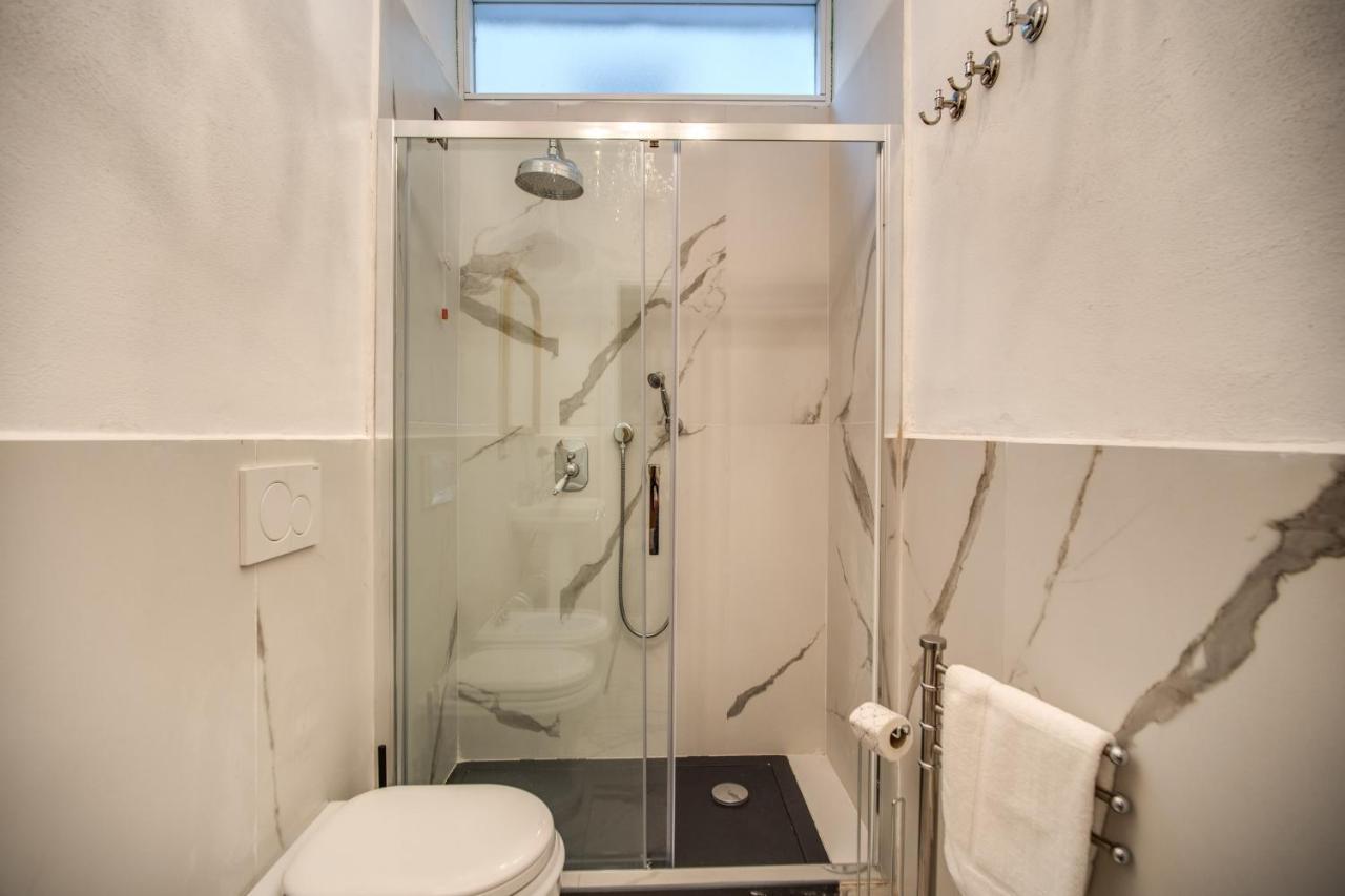 Aweshomeitaly - White Mirrors Apartment Пиза Екстериор снимка